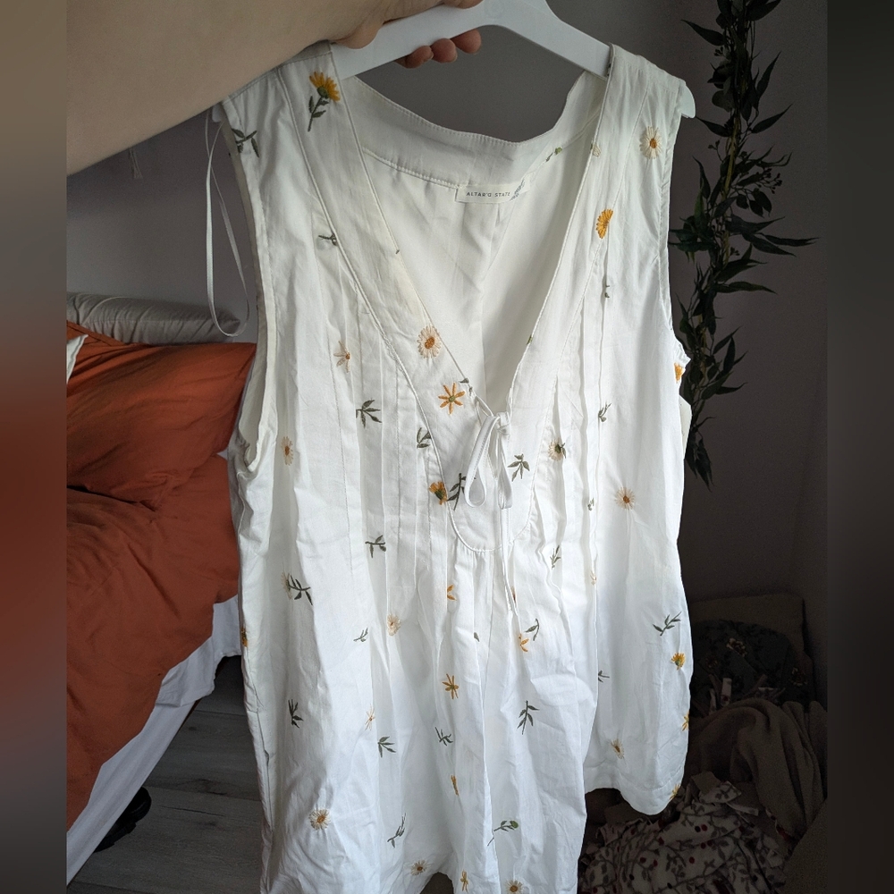 NWT Altar'd State Evie Floral Embroidered Romper - Picture 2 of 8